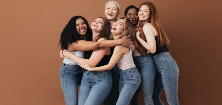 Eine Gruppe lachender Frauen