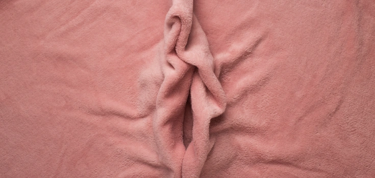 Stoff der in Form einer Vulva gelegt ist